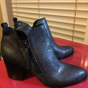 Beautiful ankle Donald Pliner boots.